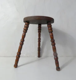 Old Tripod Stool In Beaded Wood For Plants 11 Old Tripod Stool In Beaded Wood For Plants -Cozy Seats Store 0b3478ee 17c3 4402 940f 58e7cae39c9f