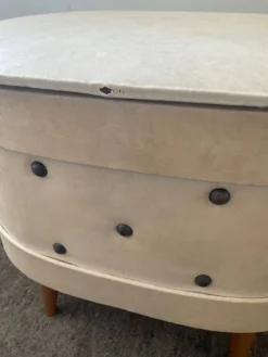 Vintage Chest Pouf From The 60s -Cozy Seats Store 0f3bfbdc 9a52 41d8 9bb0 f5a73b9e3cf4