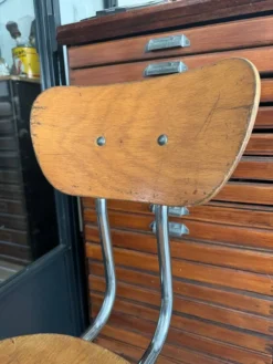 Old Industrial Workshop Chair -Cozy Seats Store 27dbc517 e74e 4d9e a292 dcb8ff1bd309