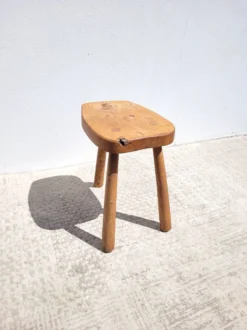 Old Tripod Country Stool -Cozy Seats Store 3aaba7a3 0f39 4bda ab73 4fc594bceb1b