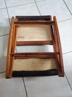 Vintage Rocking Footrests In Wood And Faux Leather -Cozy Seats Store 429409da 9fd0 4cdc 9727 c8be395a930d