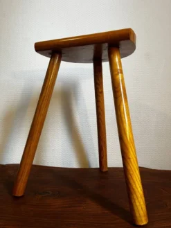 Elm Tripod Stool -Cozy Seats Store 58cecc31 1a10 4ddf ac81 b8ba169fd2d1