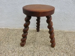 Farmhouse Tripod Stool In Solid Wood 1950s -Cozy Seats Store 6339eeb5 e8df 42ce 9500 600f8465bd4e