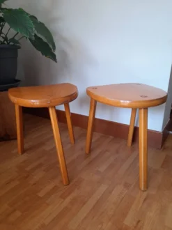 Set Of 2 Old Wooden Tripod Stools -Cozy Seats Store 7ca9b614 2c67 487b b446 875f406a86a5