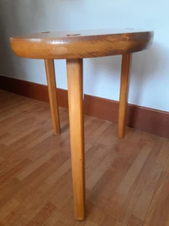 Set Of 2 Old Wooden Tripod Stools -Cozy Seats Store 7ec3627e 13cb 48cf bcfa 664c881d783c