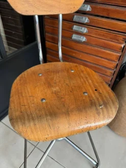 Old Industrial Workshop Chair -Cozy Seats Store 907e0ac4 9752 4694 b073 86ce6ab1a8a9