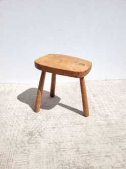 Old Tripod Country Stool -Cozy Seats Store 9d04b9da 87ca 4c0f a97c 97cb7ec128f0