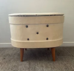 Vintage Chest Pouf From The 60s -Cozy Seats Store aa565a3e 0a27 4931 9fca 589c61f34c76
