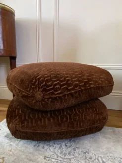Vintage Velvet Pouf By Jacques Charpentier For Maison Jansen, 1970s 12 Vintage Velvet Pouf By Jacques Charpentier For Maison Jansen, 1970s -Cozy Seats Store b52f7932 6ac1 4003 95dd 756ce3eaaaf0