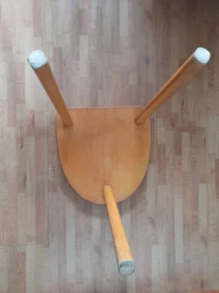 Set Of 2 Old Wooden Tripod Stools -Cozy Seats Store e1f26016 b3b0 4e6c 967c 6c07be733a37