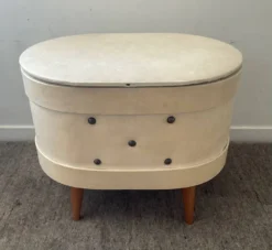 Vintage Chest Pouf From The 60s -Cozy Seats Store e3b9edb9 04b2 43e7 910e 250085279bd4