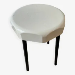 White Bakelite Nut Stool 60s/70s -Cozy Seats Store f08511e7 59ed 4dd9 916e 57767d984ab7