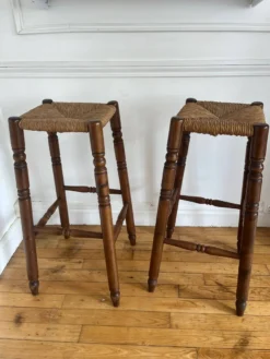 Pair Of Vintage Straw-seat Bar Stools -Cozy Seats Store f3977409 71fb 4f82 8262 c8bb54fddc50