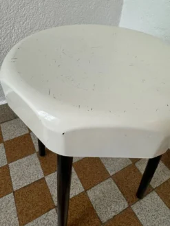 White Bakelite Nut Stool 60s/70s -Cozy Seats Store f4320c2c 0a01 4d69 946c 34c6d7680a15