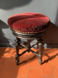 Antique Piano Stool In Blackened Wood And Red Velvet, 19th Century -Cozy Seats Store f45af52e e66f 4f31 870b 45097daf087e