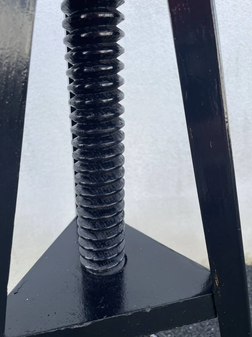 Screw Stool 3 Screw Stool - Image 3